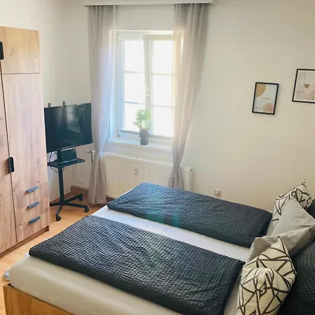 Beim Schloss Ort Mit Balkon Und Parkplatz Apartman *