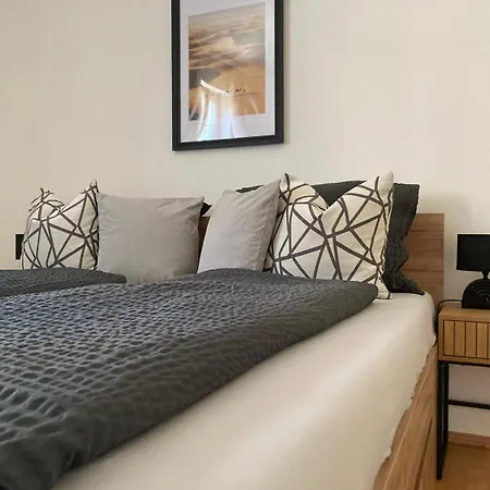 Beim Schloss Ort Mit Balkon Und Parkplatz