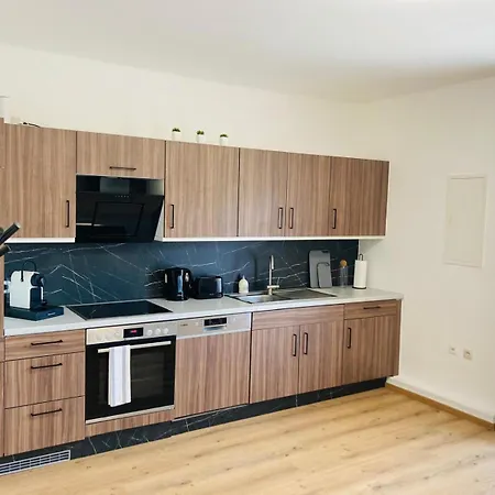 Beim Schloss Ort Mit Balkon Und Parkplatz