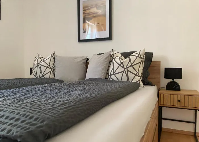 Beim Schloss Ort Mit Balkon Und Parkplatz